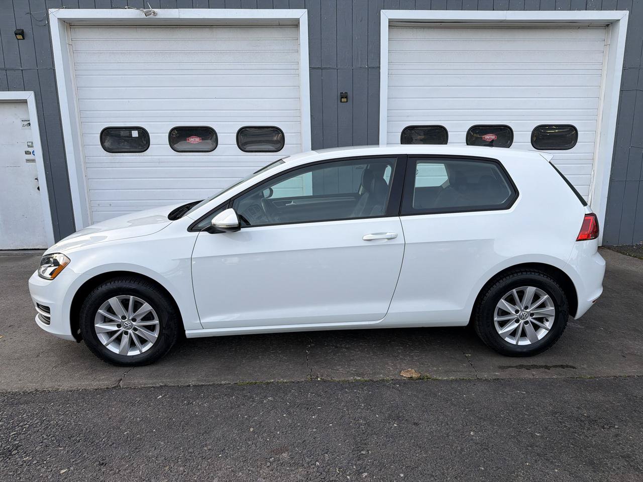 Used 2015 Volkswagen Golf S FWD image 7