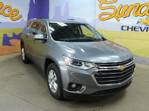 Used 2018 Chevrolet Traverse LT FWD image 2