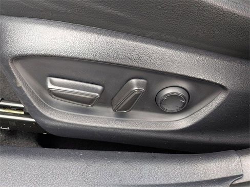 Used 2023 Toyota Camry SE image 14