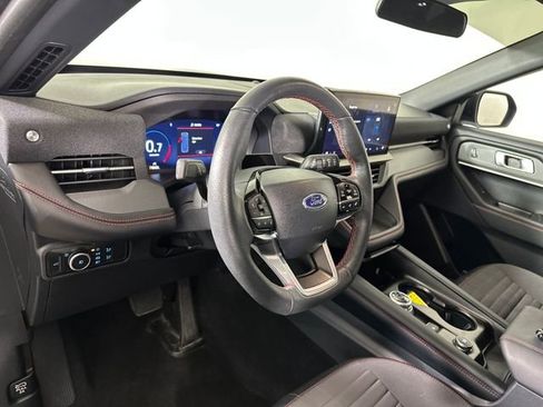 Used 2025 Ford Explorer ST-Line image 13