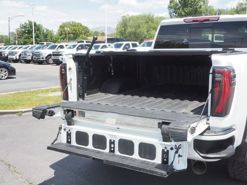 Used 2024 GMC Sierra 3500 AT4 w/ Technology Package AWD/4WD image 19