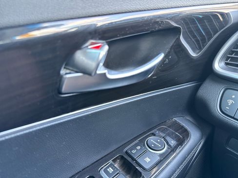 Used 2020 Kia Sorento LX FWD image 26