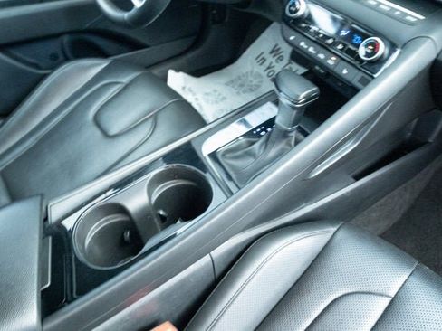 Used 2025 Hyundai Elantra Limited image 39