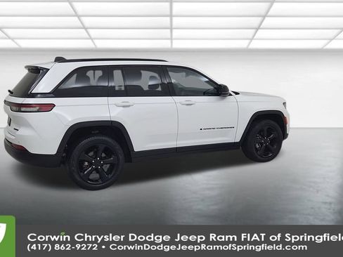 Certified 2023 Jeep Grand Cherokee Limited w/ Black Appearance Package image 14