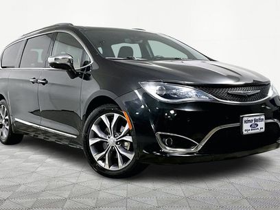 Used 2020 Chrysler Pacifica Limited w/ Tire & Wheel Group