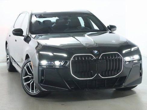 Certified 2025 BMW i7 xDrive60 image 2