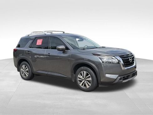 Used 2023 Nissan Pathfinder SL AWD/4WD image 2