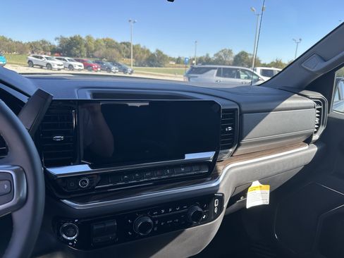 Used 2025 Chevrolet Silverado 1500 LT image 22