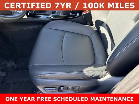 Used 2025 Toyota Corolla Cross XLE AWD/4WD image 15