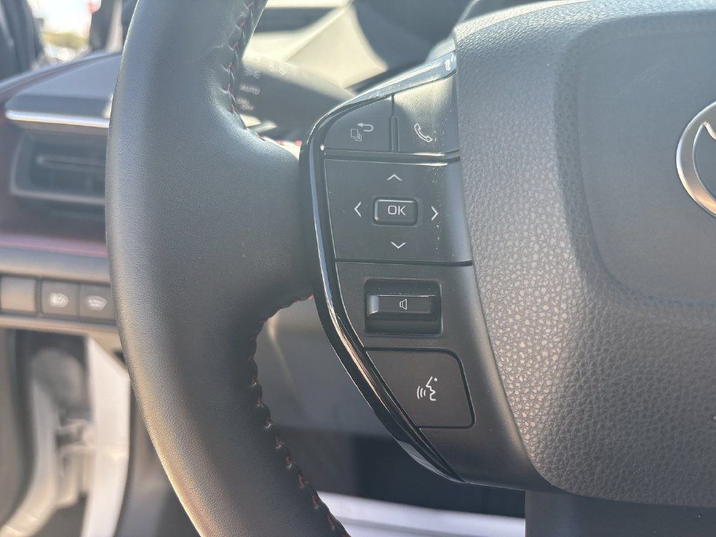 Used 2024 Toyota Prius Prime Premium w/ Advanced Technology Package FWD image 17