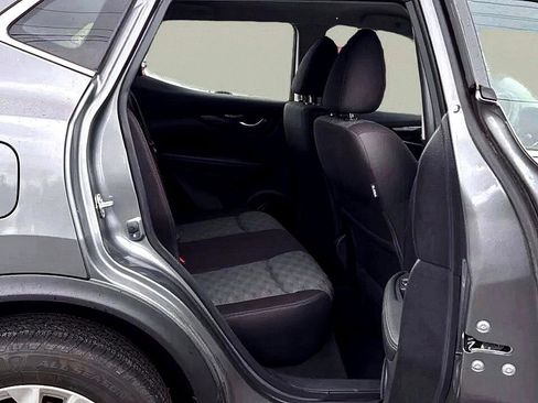 Used 2017 Nissan Rogue Sport SV w/ SV Premium Package image 4