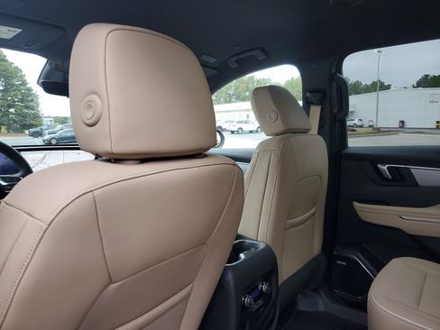 New 2026 Buick Enclave Preferred w/ Power Package image 7