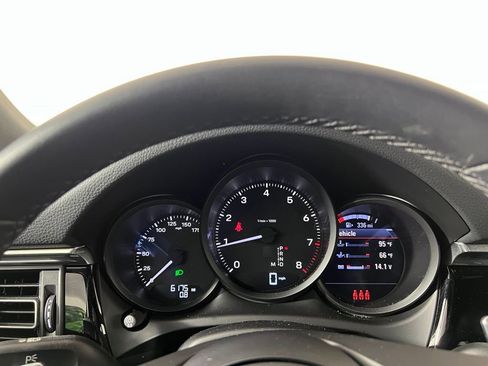 Certified 2025 Porsche Macan AWD/4WD image 27