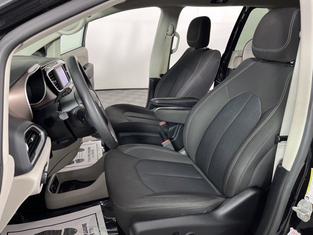 Used 2023 Chrysler Voyager LX FWD image 15