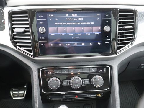 Certified 2022 Volkswagen Atlas Cross Sport SEL R-Line image 28