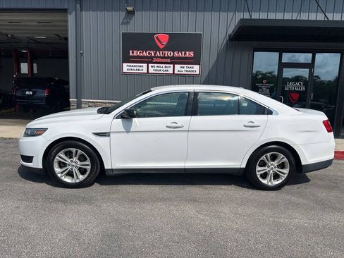 Used 2016 Ford Taurus SE FWD image 2