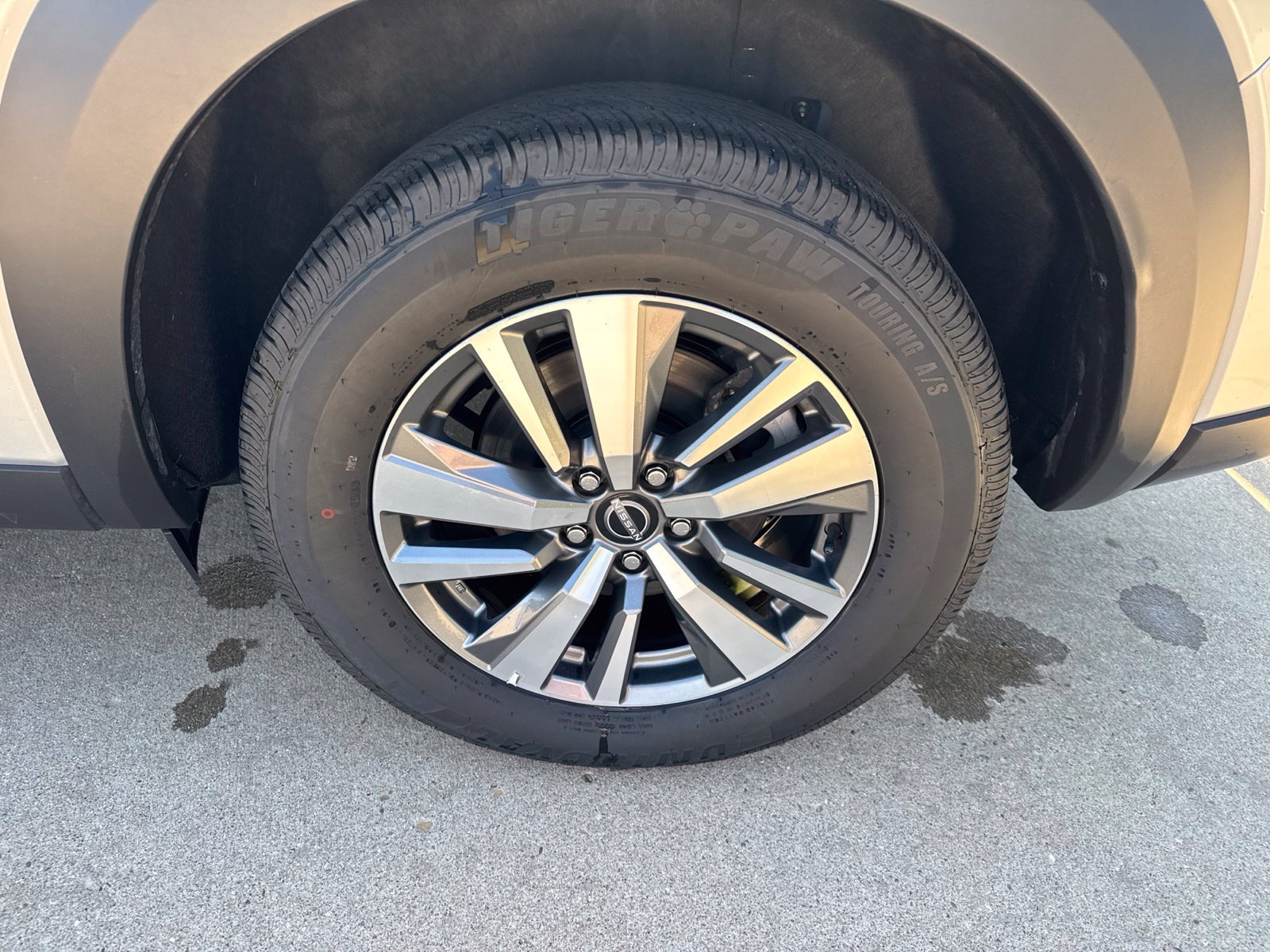 Used 2025 Nissan Pathfinder SL AWD/4WD image 12