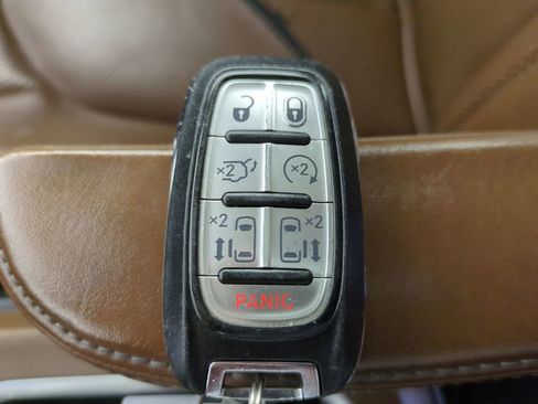 Used 2019 Chrysler Pacifica Limited w/ Tire & Wheel Group image 37