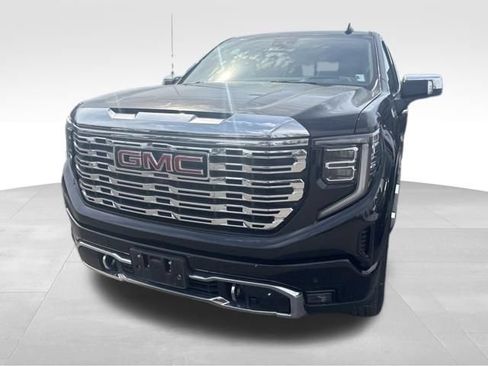 Used 2024 GMC Sierra 1500 Denali w/ Technology Package AWD/4WD image 2