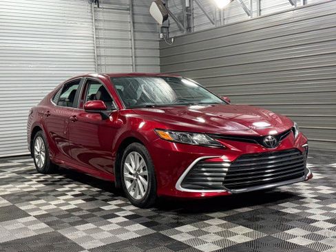 Used 2022 Toyota Camry LE image 4