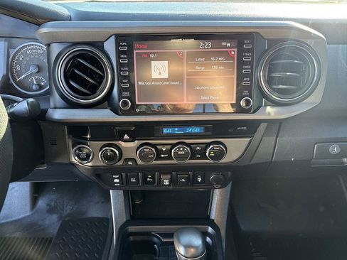 Used 2021 Toyota Tacoma TRD Off-Road w/ Technology Package image 17