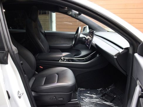 Used 2020 Tesla Model Y Performance image 38