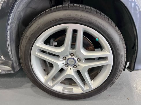 Used 2015 Mercedes-Benz GL 550 4MATIC image 35