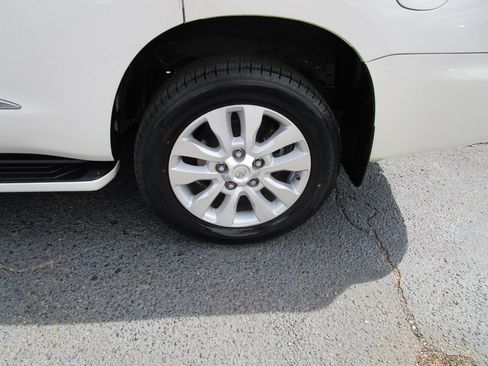 Used 2018 Toyota Sequoia Platinum image 25