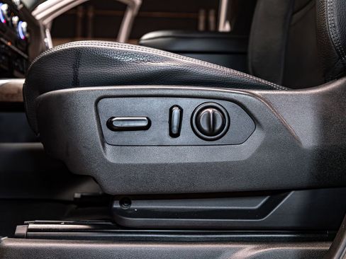 Used 2021 GMC Sierra 3500 Denali w/ Denali Ultimate Package image 23