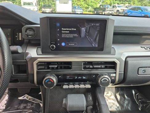 Used 2025 Toyota Tacoma SR5 AWD/4WD image 15