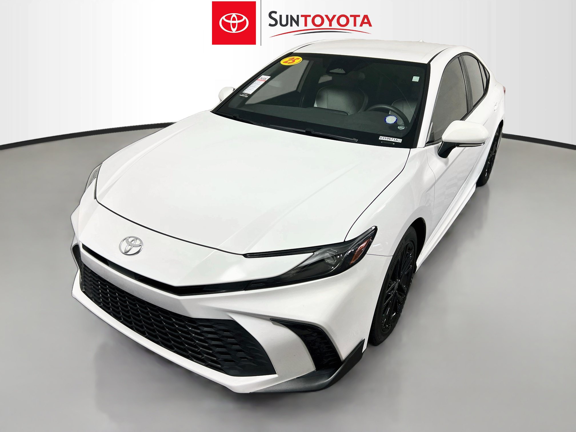 Used 2025 Toyota Camry SE FWD image 9