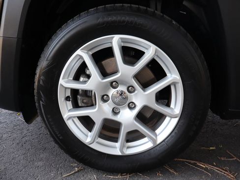 Used 2020 Jeep Renegade Latitude FWD image 40