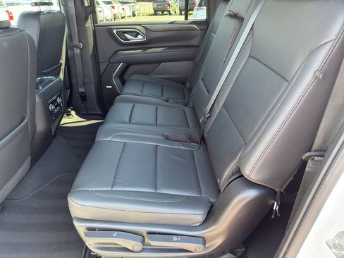 Used 2024 Chevrolet Suburban LT image 24