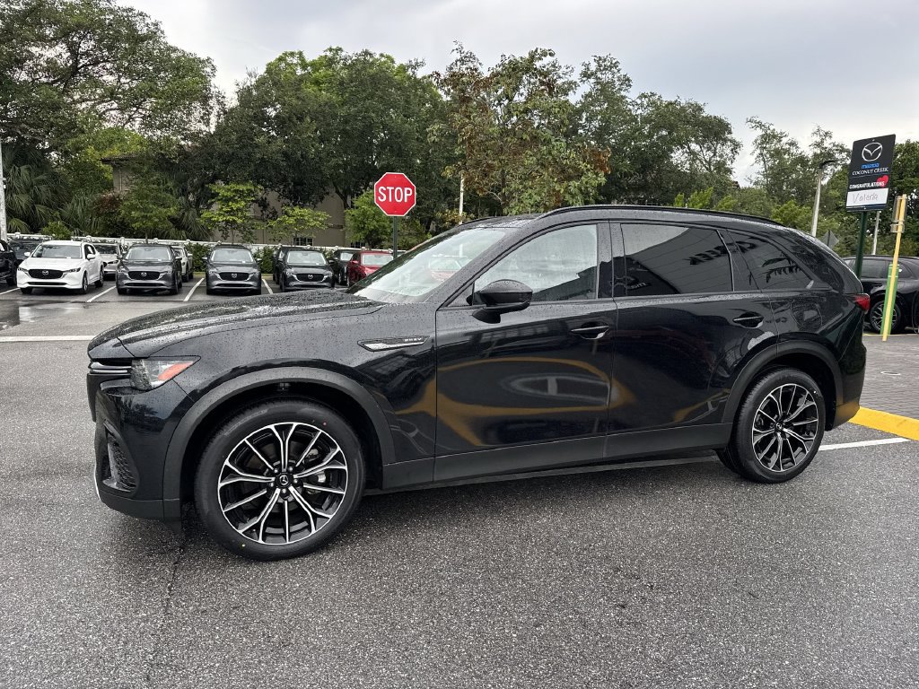 Certified 2025 MAZDA CX-70 Plug-In Hybrid w/ Premium Plus AWD/4WD image 10