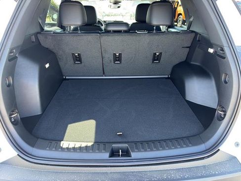 New 2026 Chevrolet Equinox LT FWD image 32