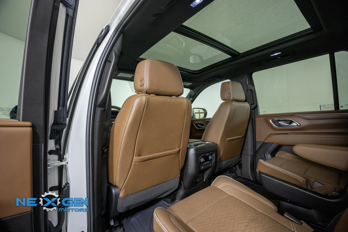 Used 2023 Chevrolet Tahoe High Country AWD/4WD image 28
