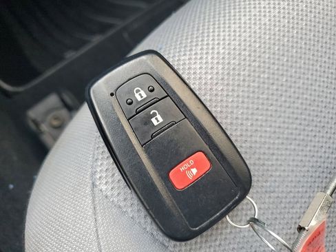 Used 2022 Toyota Prius LE FWD image 27