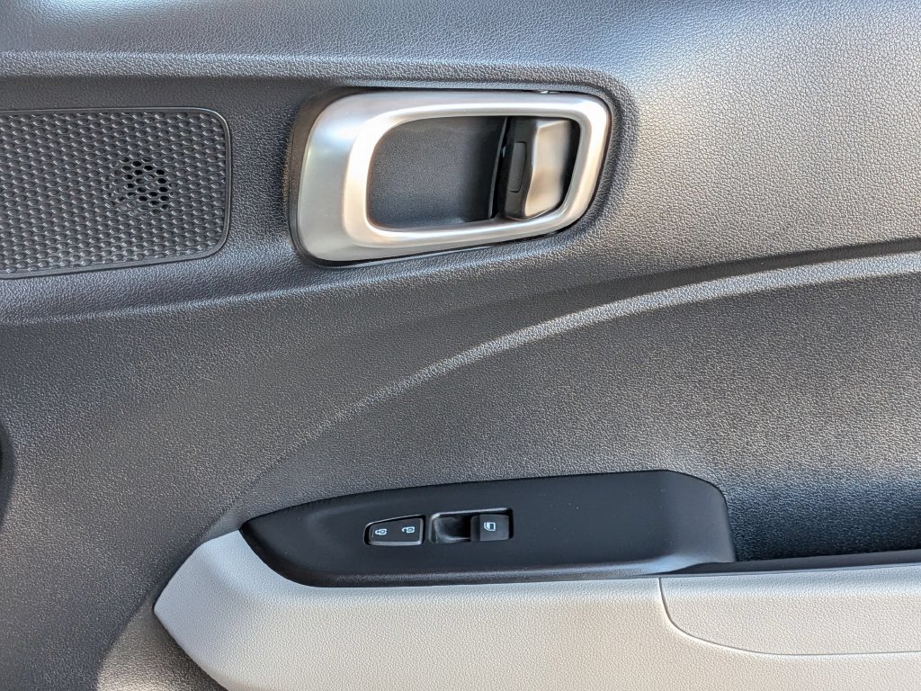 Used 2025 Hyundai Venue SEL FWD image 33