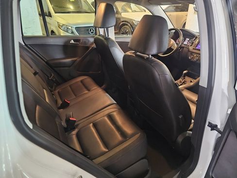 Used 2016 Volkswagen Tiguan SE image 9