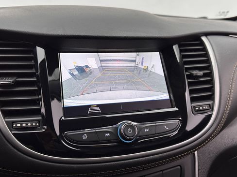 Used 2019 Chevrolet Trax LT w/ LT Convenience Package image 18