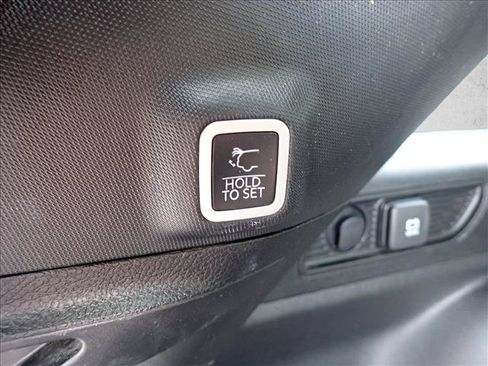 Used 2023 Jeep Grand Cherokee Altitude AWD/4WD image 8