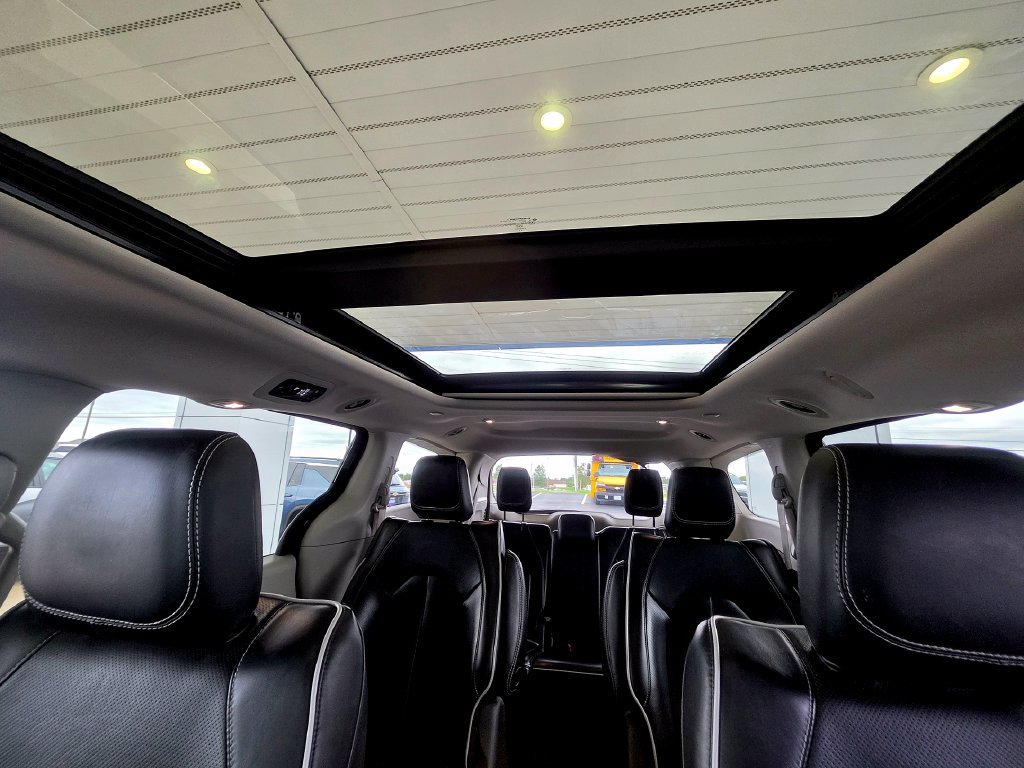 Used 2023 Chrysler Pacifica Limited FWD image 67