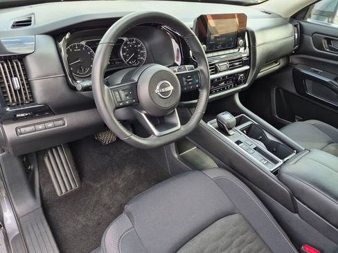 Used 2025 Nissan Pathfinder SV w/ SV Premium Package FWD image 10