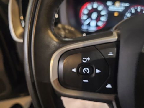 Used 2020 Volvo XC60 T6 Momentum w/ Premium Package image 23