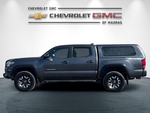 Used 2017 Toyota Tacoma TRD Off-Road w/ Premium & Technology Package AWD/4WD image 6