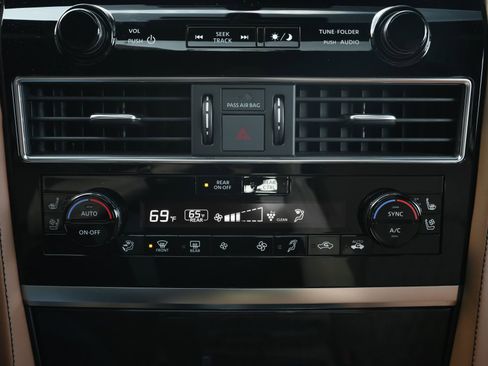 Used 2024 INFINITI QX80 Sensory image 15