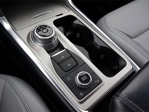 Used 2021 Ford Explorer XLT w/ Equipment Group 202A image 25