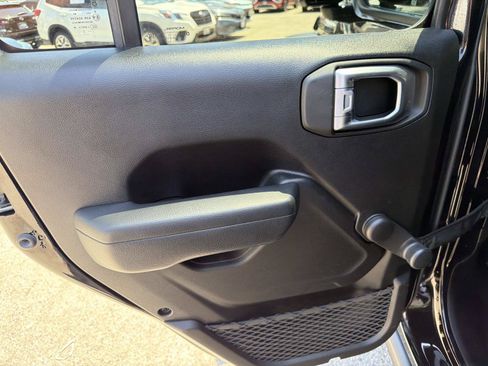Used 2022 Jeep Wrangler Unlimited Sport AWD/4WD image 10