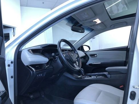 Used 2015 Toyota Avalon XLE Touring FWD image 3