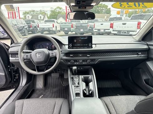 Used 2023 Honda Accord EX image 17